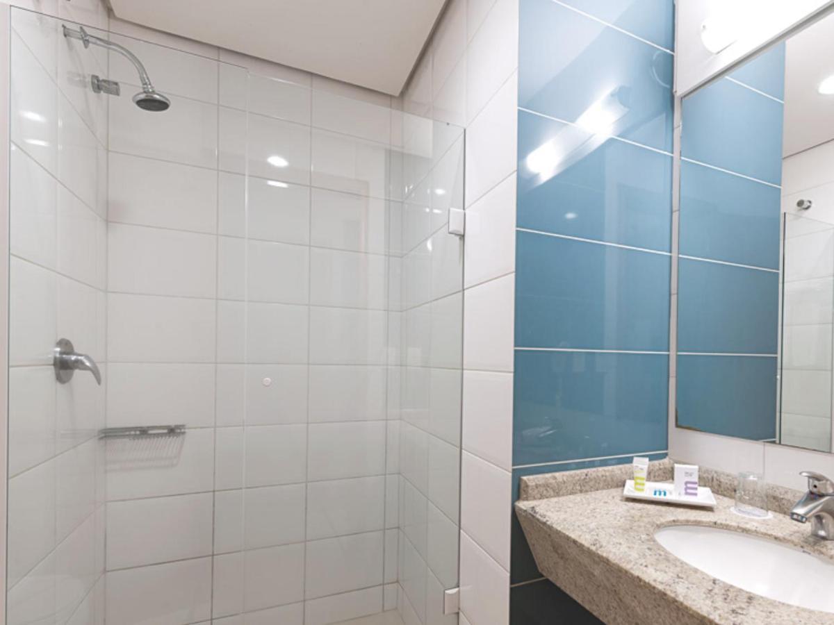 Quarto Superior com 2 Camas de Solteiro e Vista do Mar