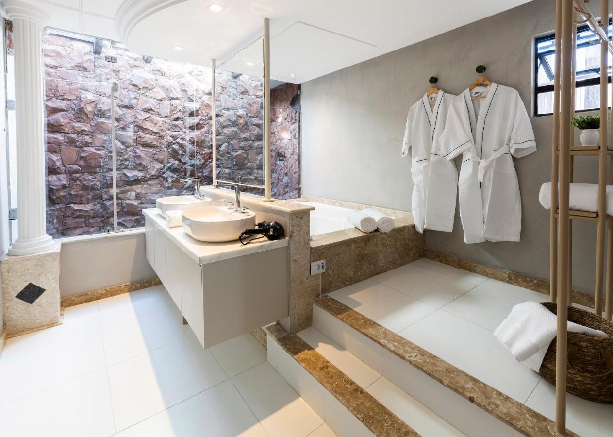Suite with Spa Bath,1300485148:JPEG