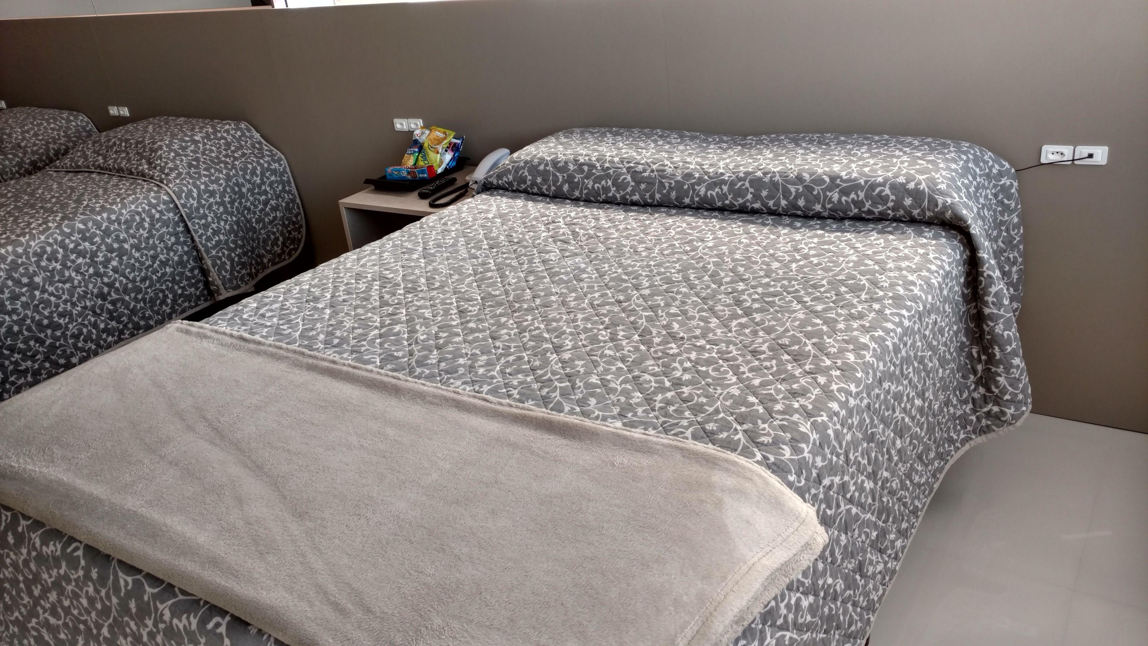 Family Room with 1 Queen Bed and 3 Single Beds,1765344767:JPEG